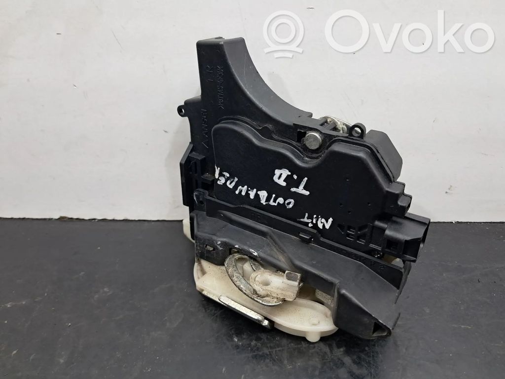 Cerradura de puerta trasera   MN145876
