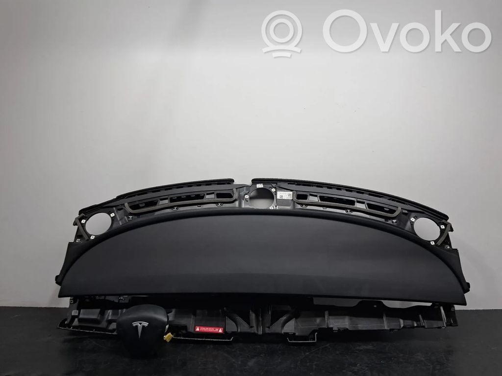 Tesla Model Y Drošības spilvenu komplekts 