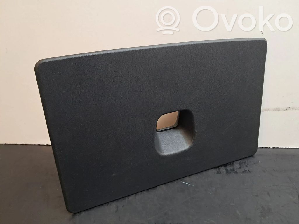 Tesla Model Y Kita salono detalė 