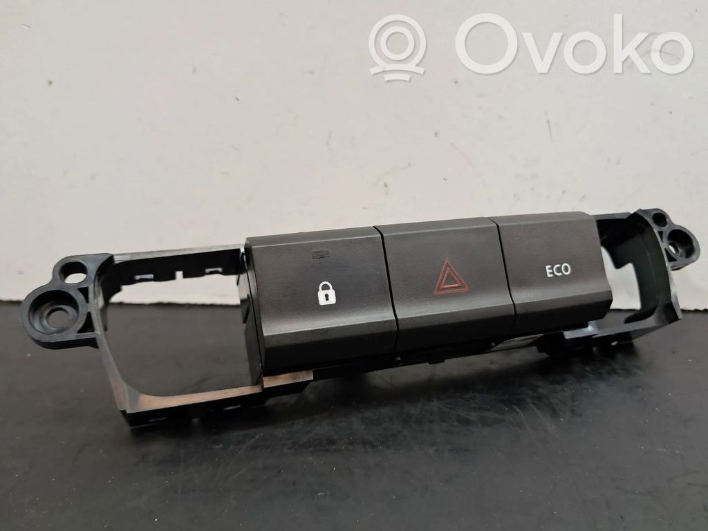 Dacia Spring Botón interruptor de luz de peligro 