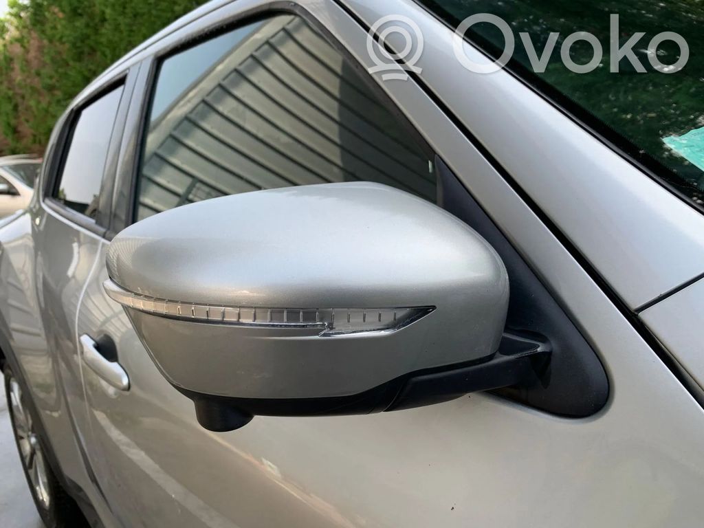 Nissan Juke I F15 Specchietto retrovisore elettrico portiera anteriore 