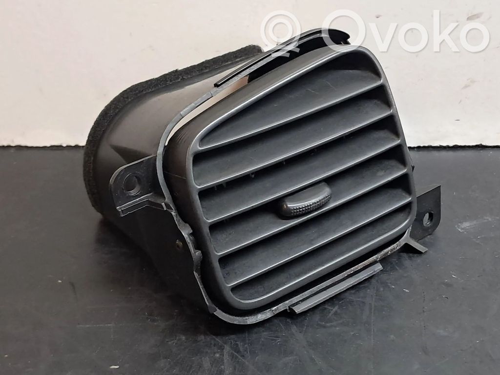 Mazda 323 Rejilla de ventilación central del panel 