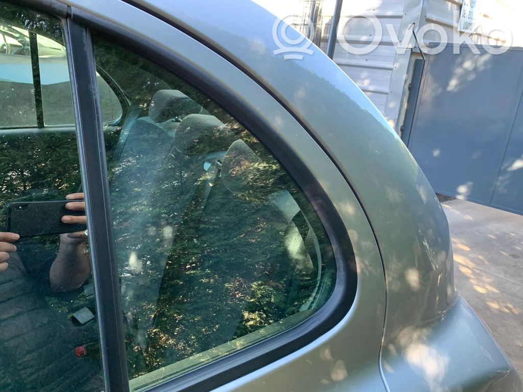 Nissan Micra Geam lateral spate 