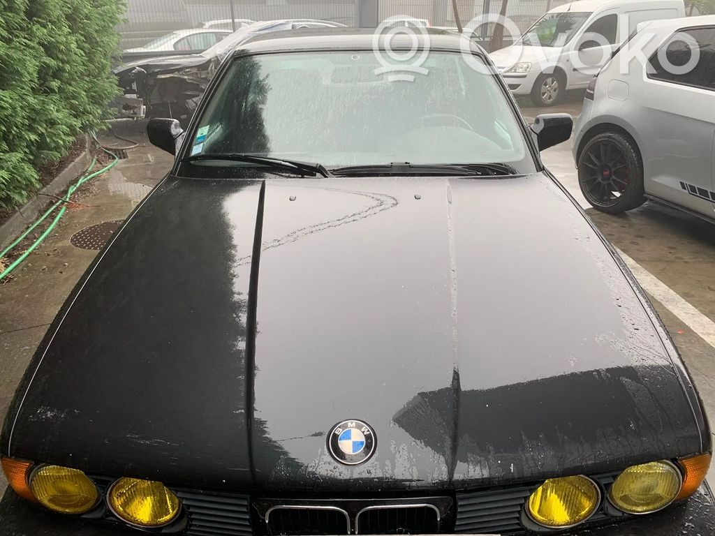 BMW 5 E34 Dzinēja pārsegs (vāks) 