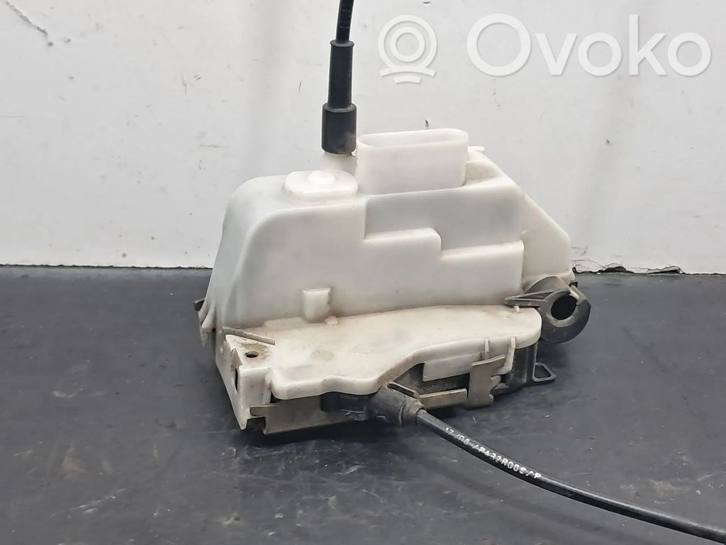 Priekšpusē slēdzene   9135N0,46982980