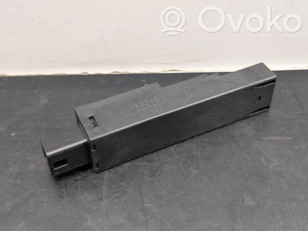 Pystyantennivahvistin   899A012130,899A012130
