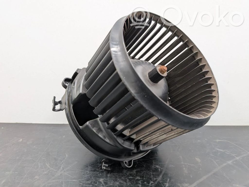 BMW 2 F46 Ventola riscaldamento/ventilatore abitacolo 