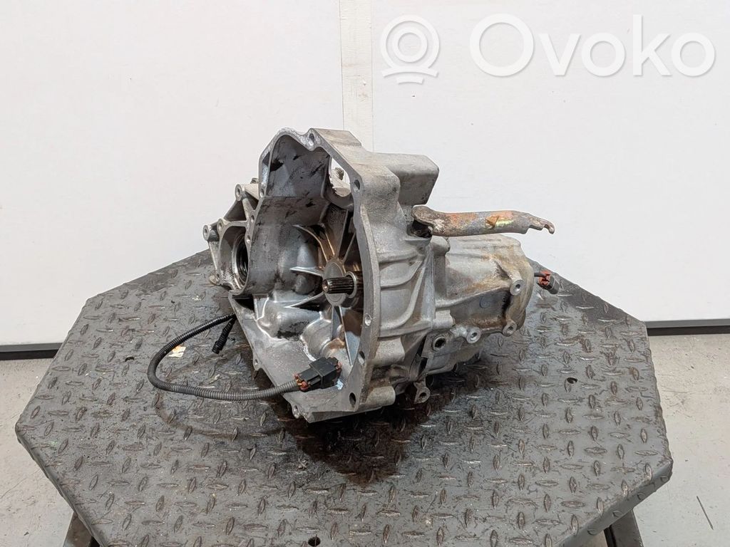 Nissan Micra Cutie viteze manuală cu 5 trepte 