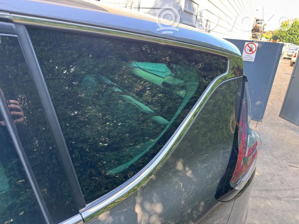 Rear side window   833073624R