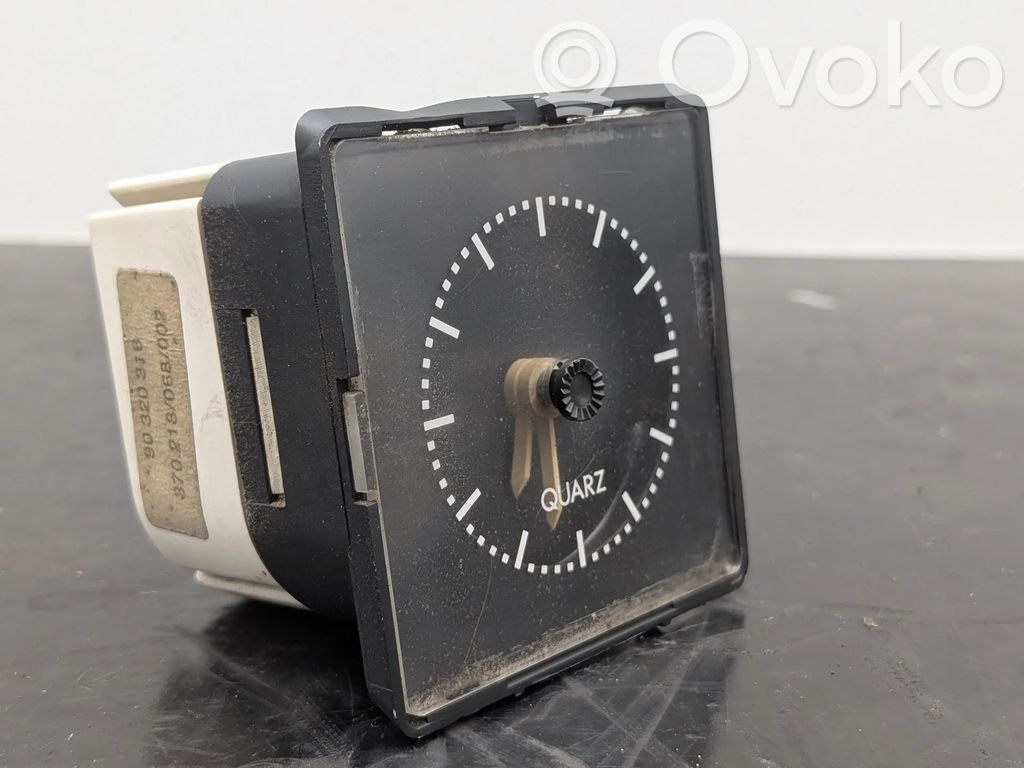 Clock   90119168,89614105
