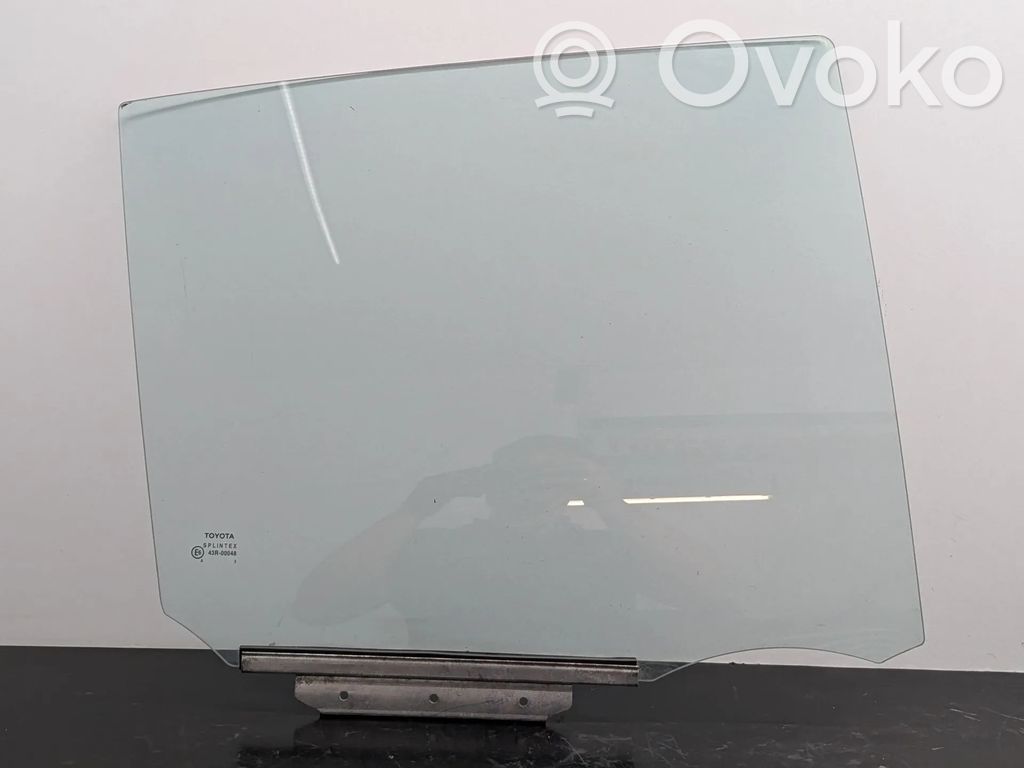 Toyota Yaris aizmugurējo durvju stikls 