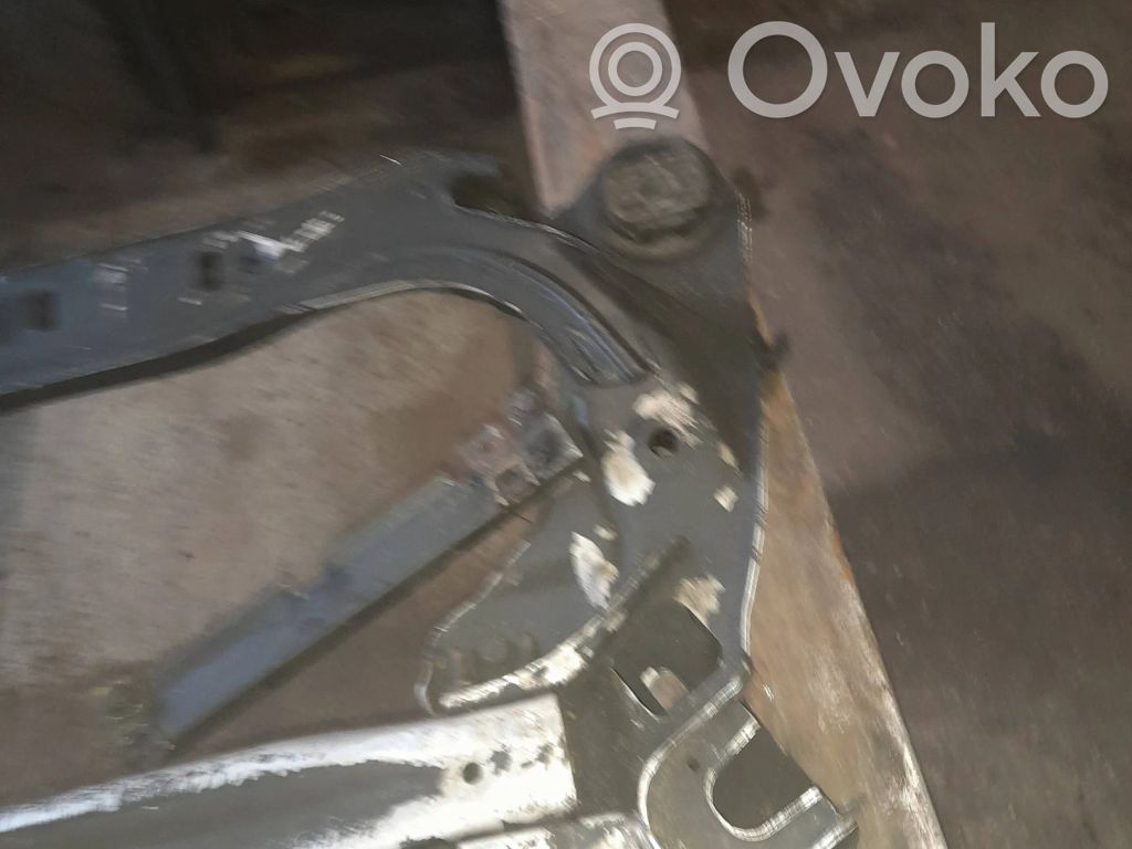 Audi A8 S8 D3 4E Priekinis traversas 