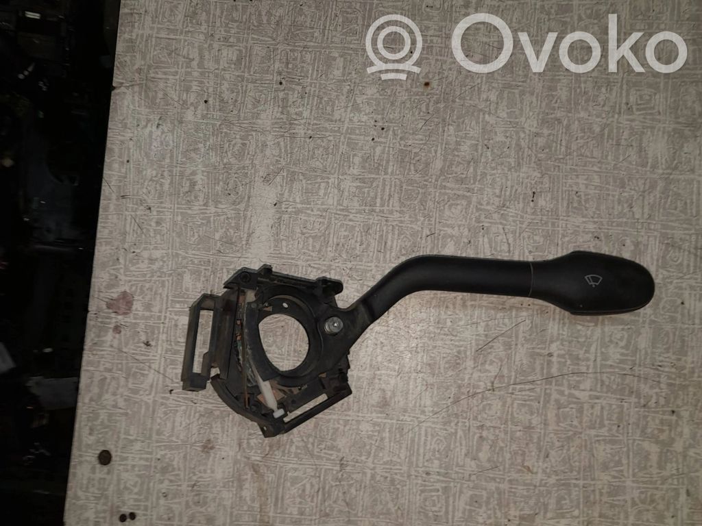 Volkswagen Golf III Stikla tīrītāja vadības pogas kātiņš 