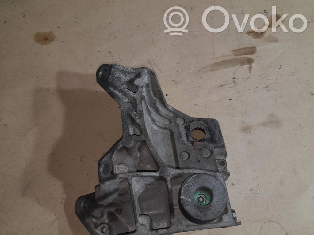 Engine mounting bracket   6G926P096
