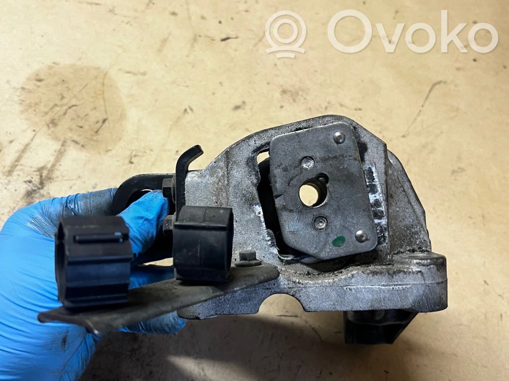 Volvo XC90 Engine mount bracket 