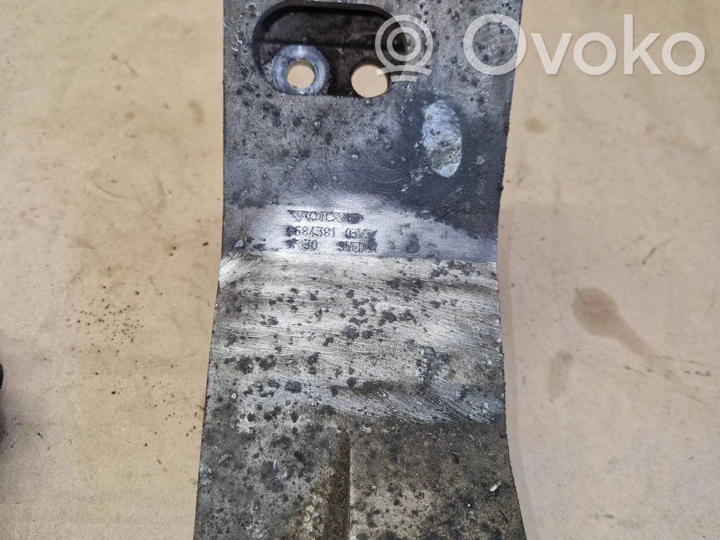 Engine mounting bracket   8684381,1130
