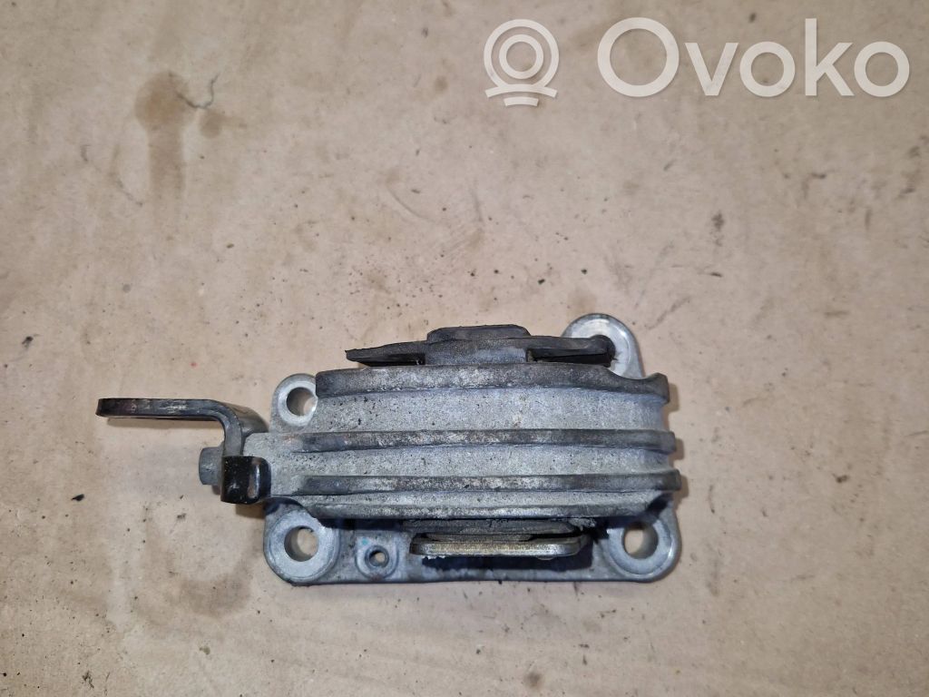 Volvo XC90 Engine mount bracket 