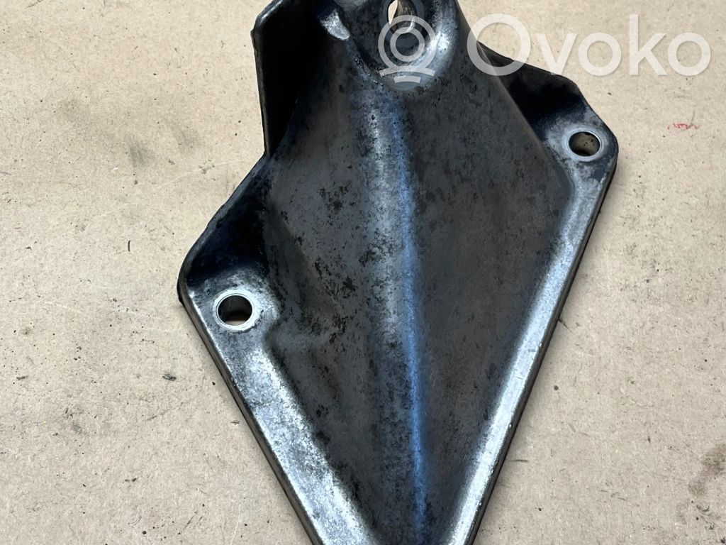 Engine mounting bracket   6761149