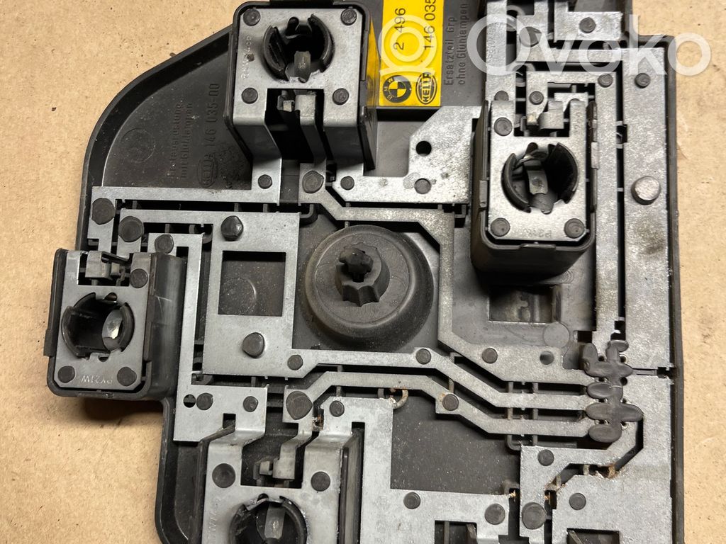 BMW 5 E39 Tail light bulb cover holder 