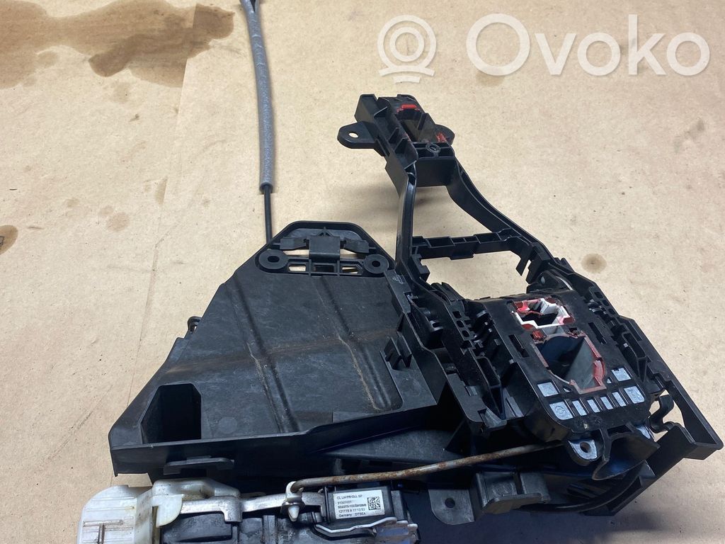 Volvo V40 Priekšpusē slēdzene 
