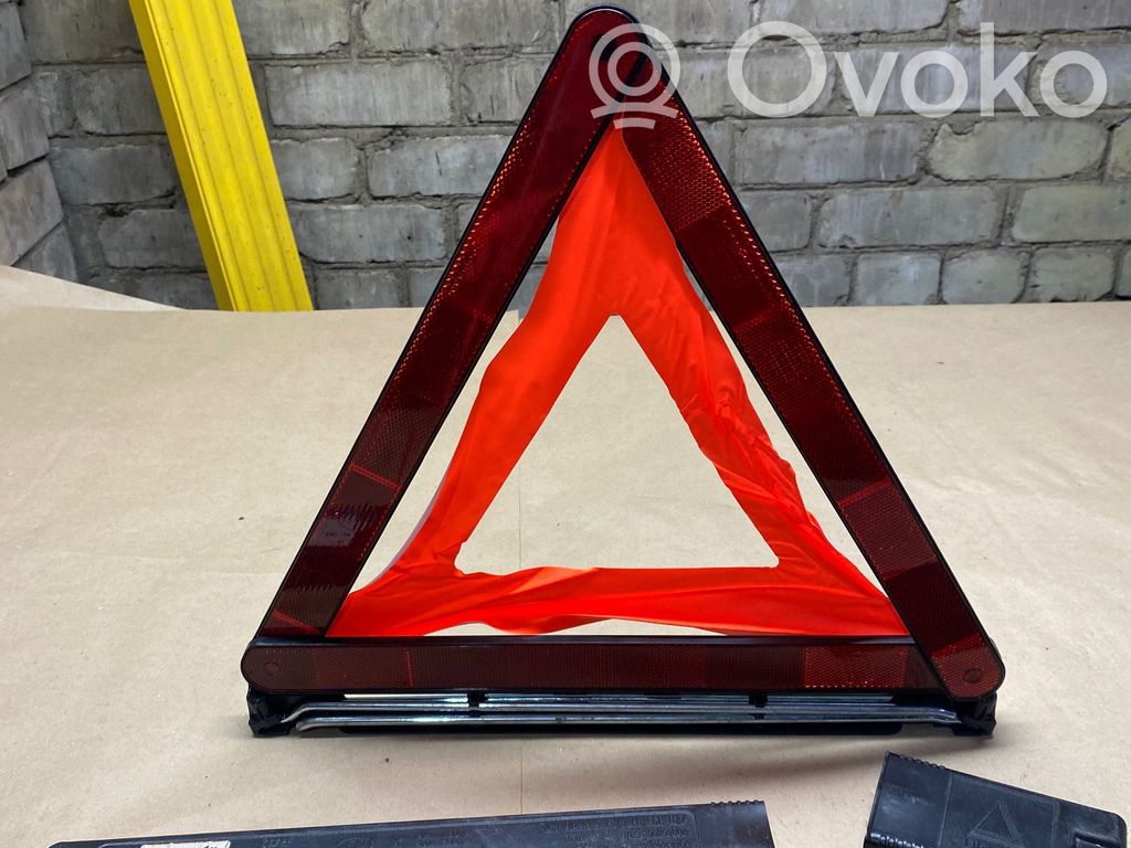 Triangle d'avertissement   1440254,AMUUU19G29AA
