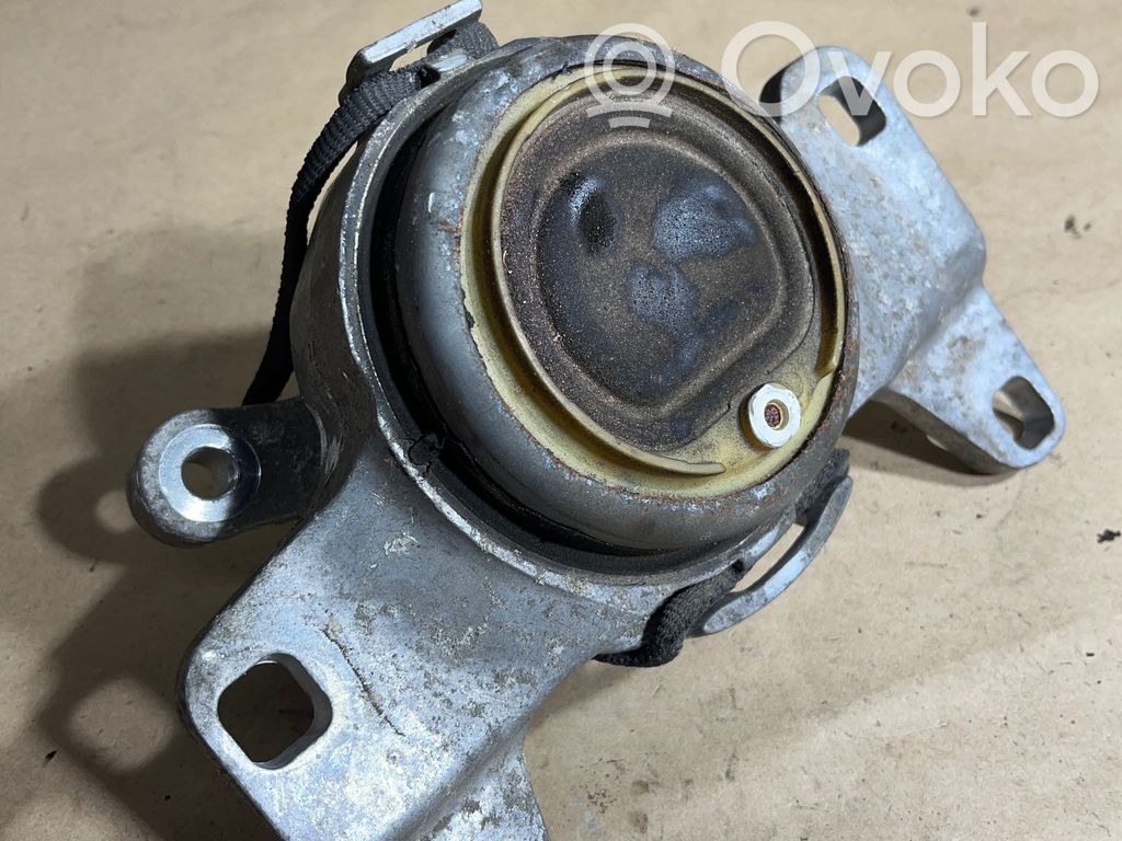 Volvo V40 Engine mount bracket 