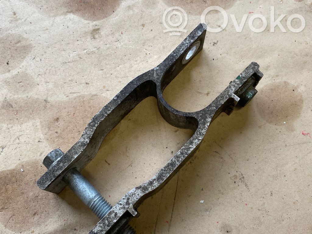 Volvo V40 Gearbox mounting bracket 