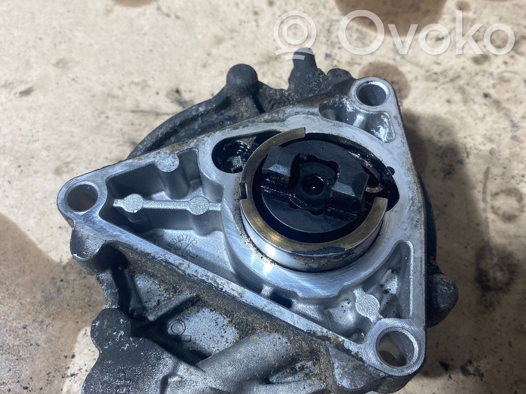 Opel Zafira B Vacuum pump 