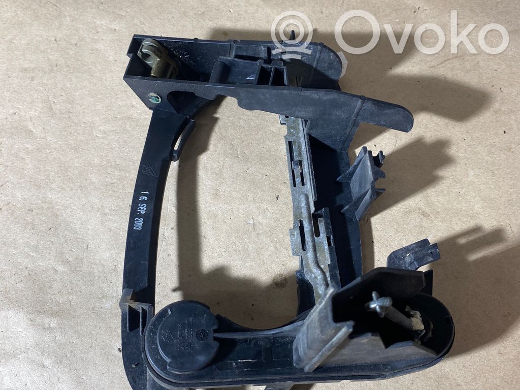Front door exterior handle/bracket   7013701705
