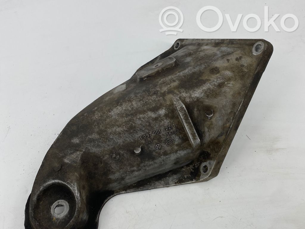 BMW X5 E53 Engine mounting bracket 