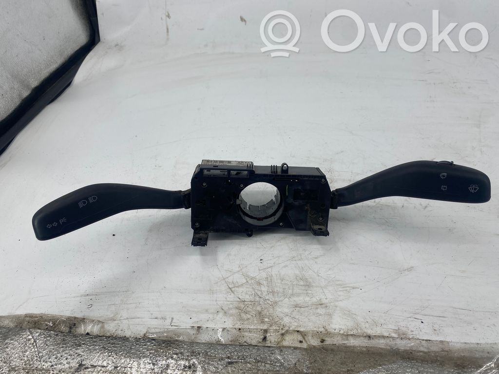Volkswagen Transporter - Caravelle T5 Leva/interruttore dell’indicatore di direzione e tergicristallo 
