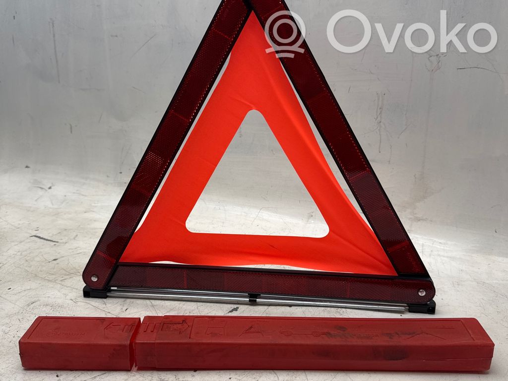 Toyota Corolla Verso AR10 Varoituskolmio 