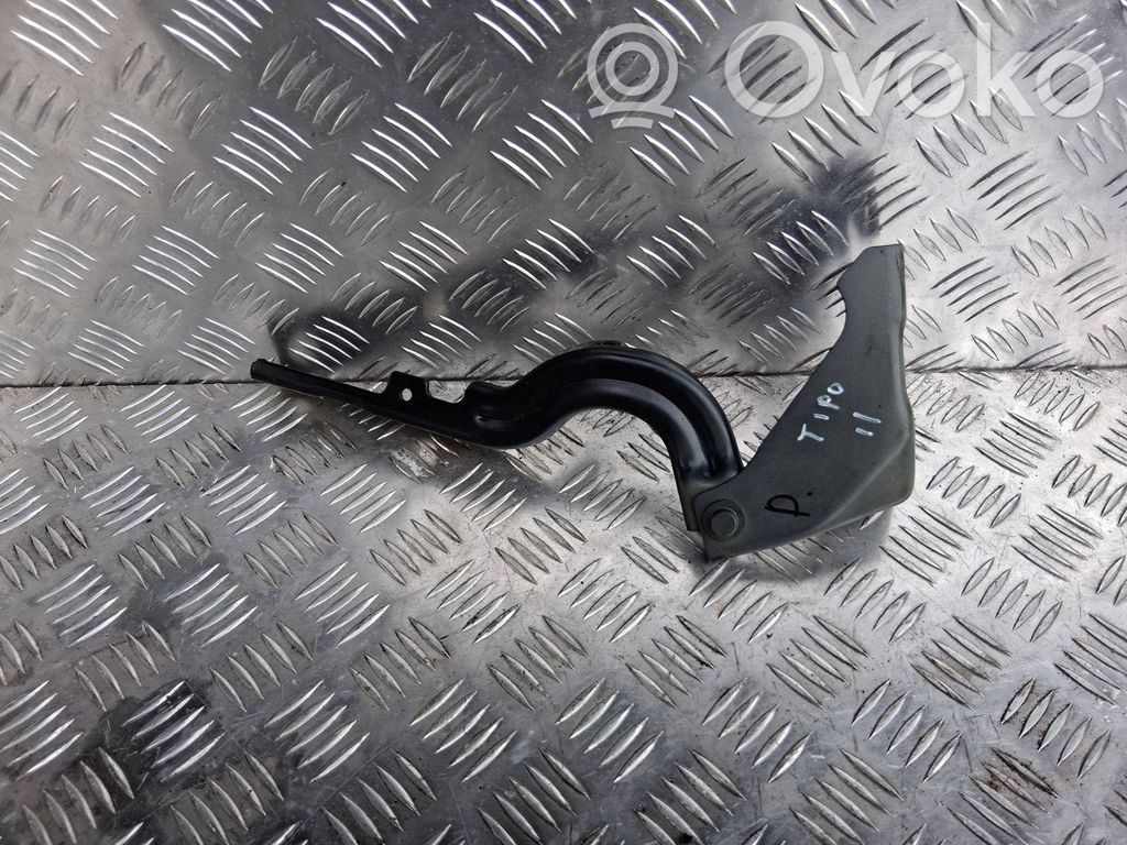 Engine bonnet/hood hinges