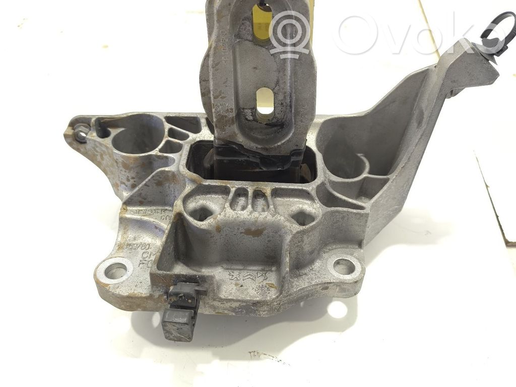 Peugeot 2008 II Engine mount bracket 