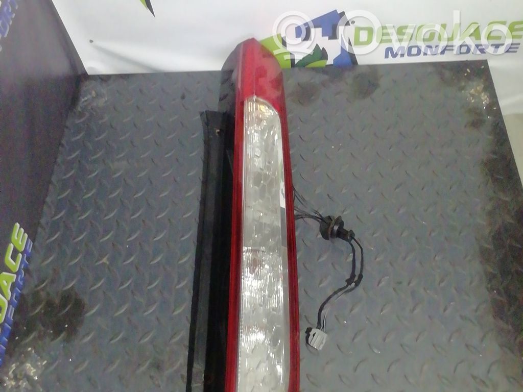Luz trasera/de freno   1528770,8M5113404A