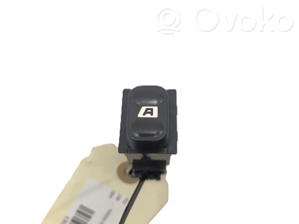 Peugeot 607 Electric window control switch 