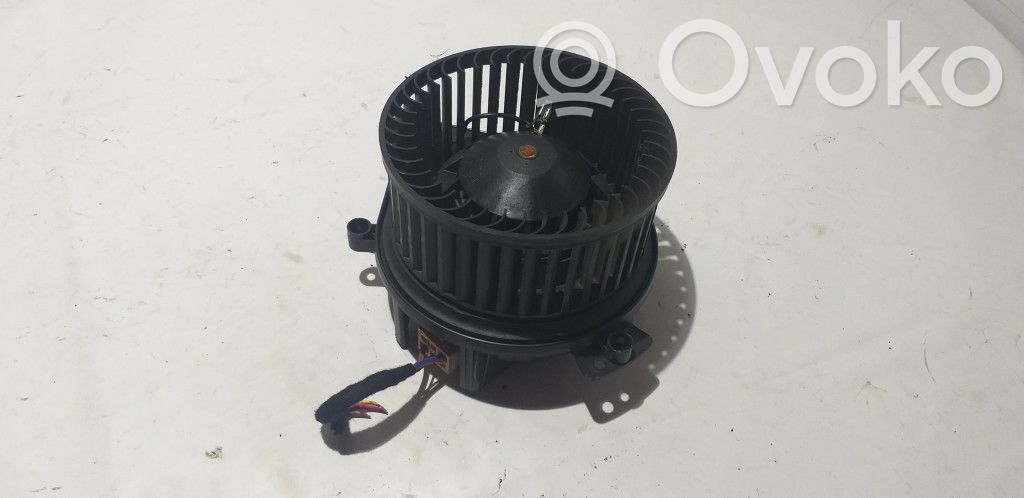 Audi A4 S4 B7 8E 8H Lämmittimen puhallin 
