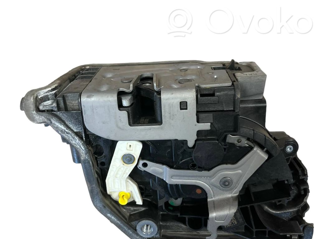 BMW 5 G30 G31 G38 Galinių durų spyna 