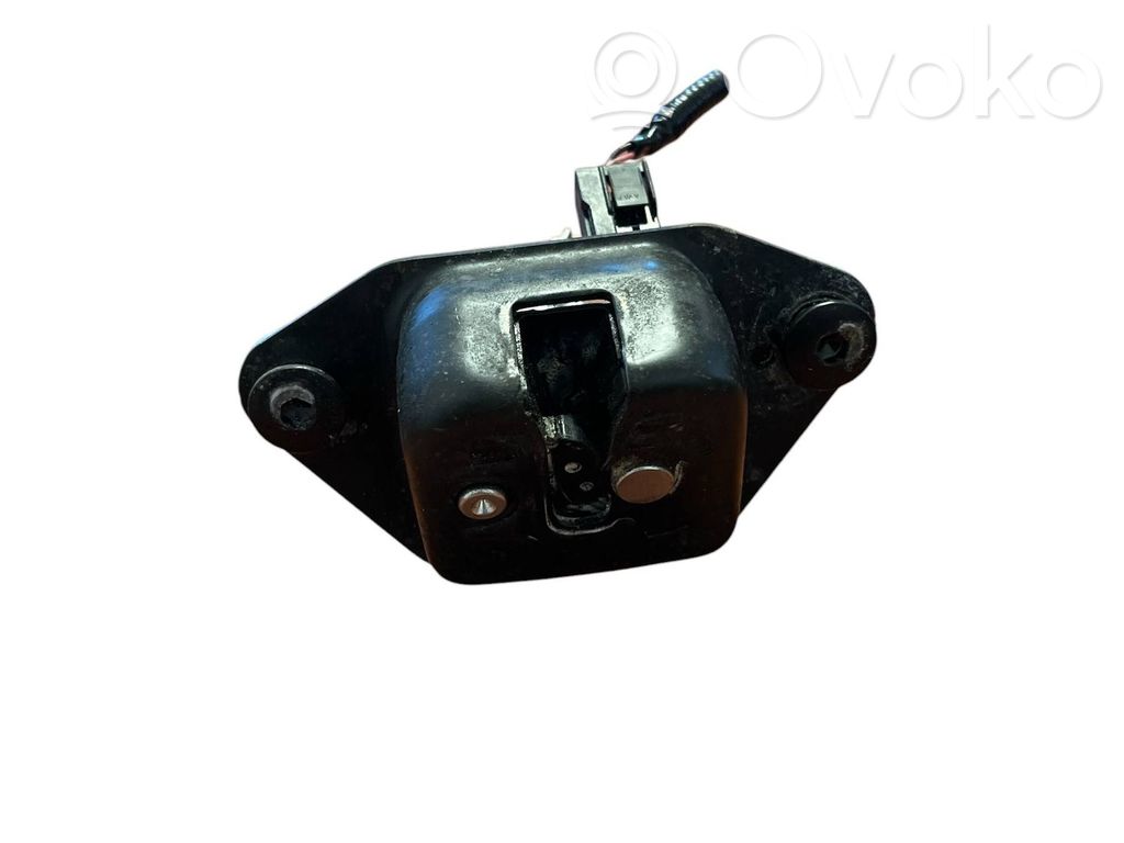 Loading door lock