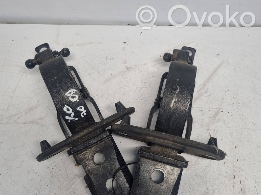 Volvo XC70 Tailgate/trunk/boot hinge 