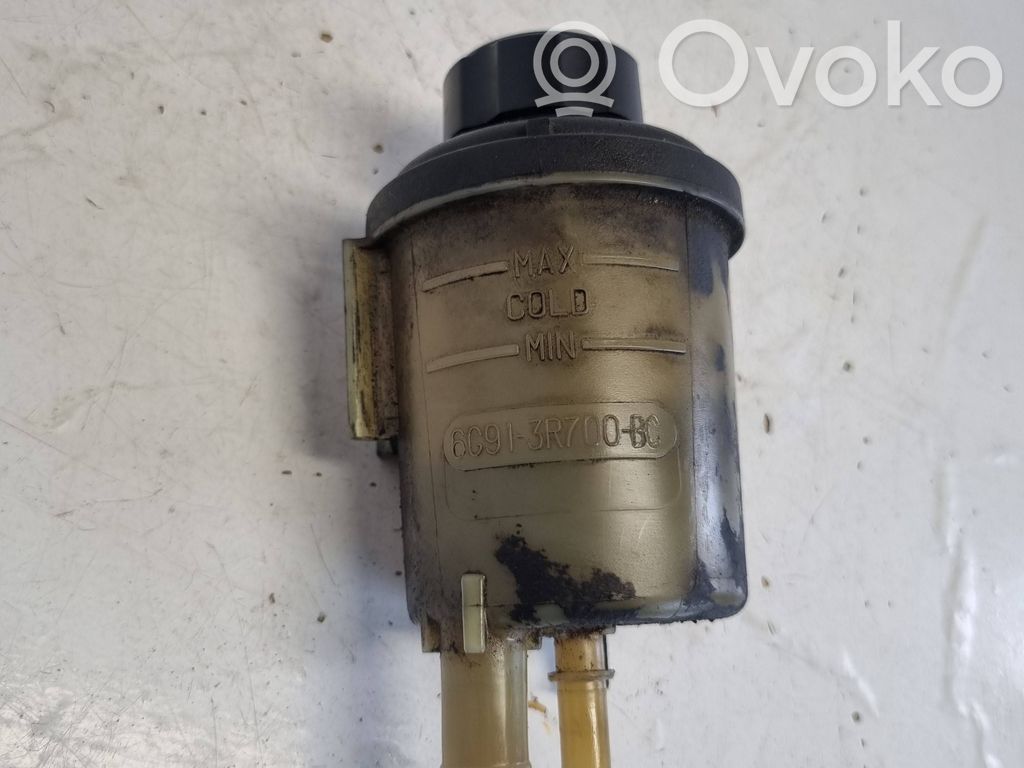 Volvo V70 Ohjaustehostimen nestesäiliö 
