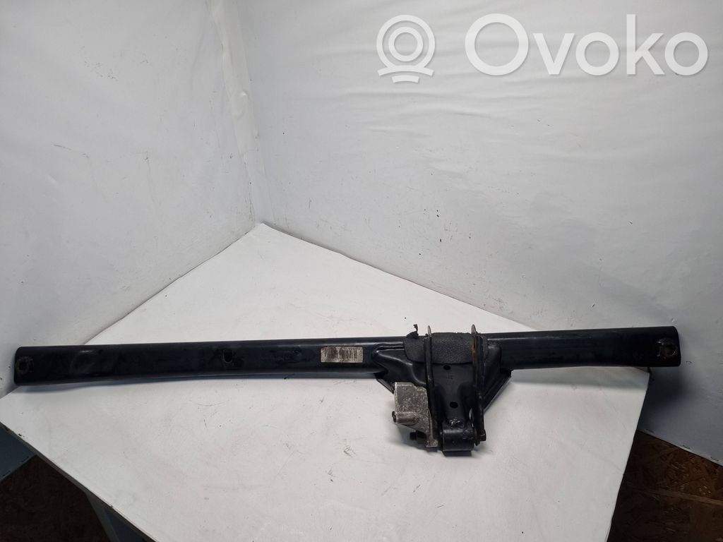 Volvo V70 Engine mounting bracket 