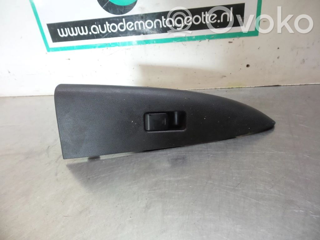 Nissan Note (E11) Interrupteur commade lève-vitre 