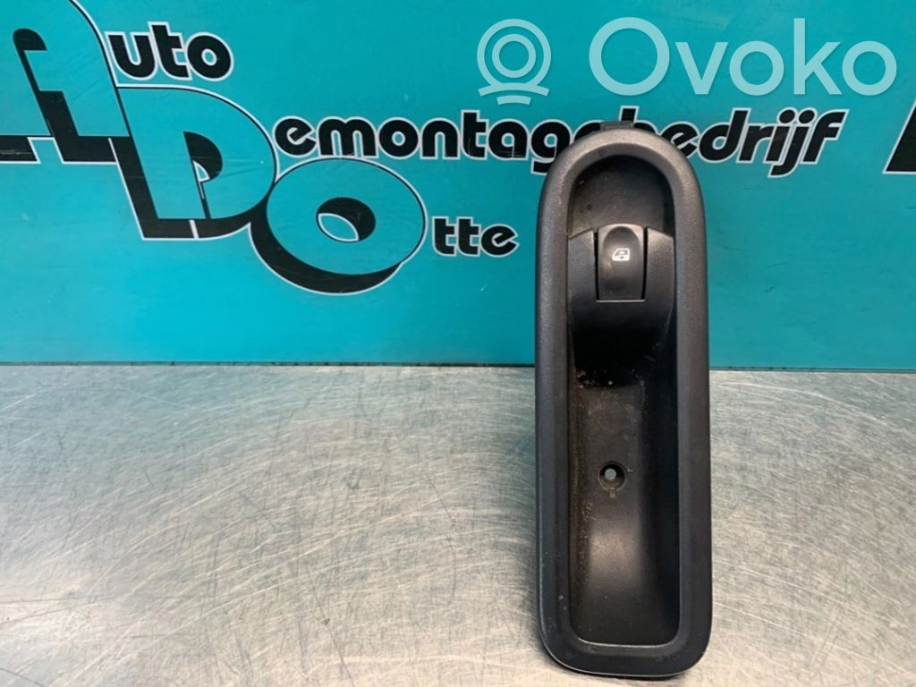 Renault Clio III Electric window control switch 