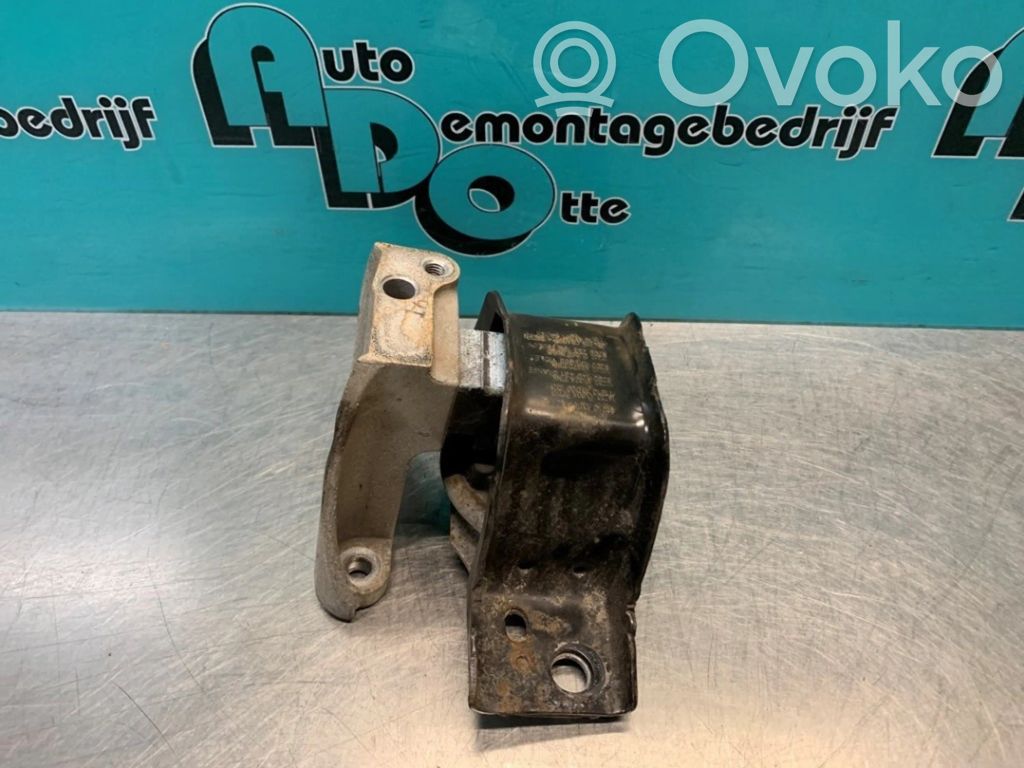 Nissan Note (E11) Engine mount bracket 
