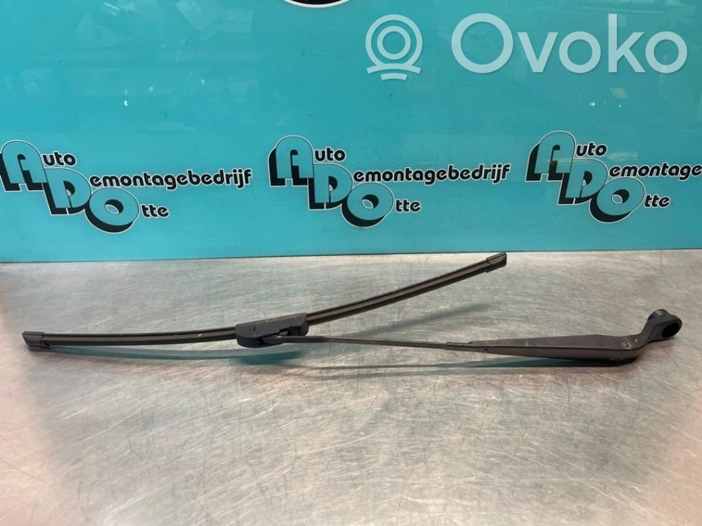 Dodge Caliber Front wiper blade arm 