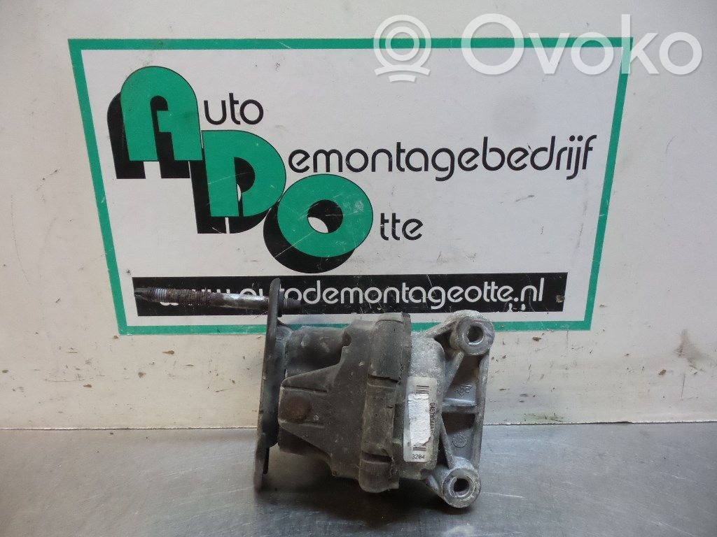 Chrysler 300 - 300C Engine mount bracket 