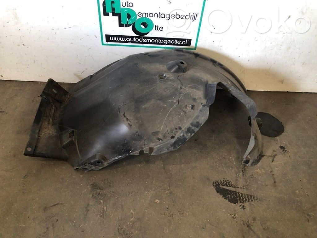 Front wheel arch liner splash guards