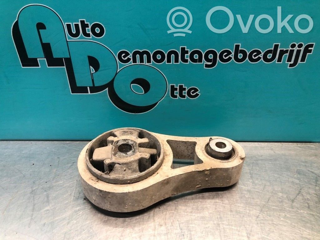 Opel Vivaro Engine mount bracket 