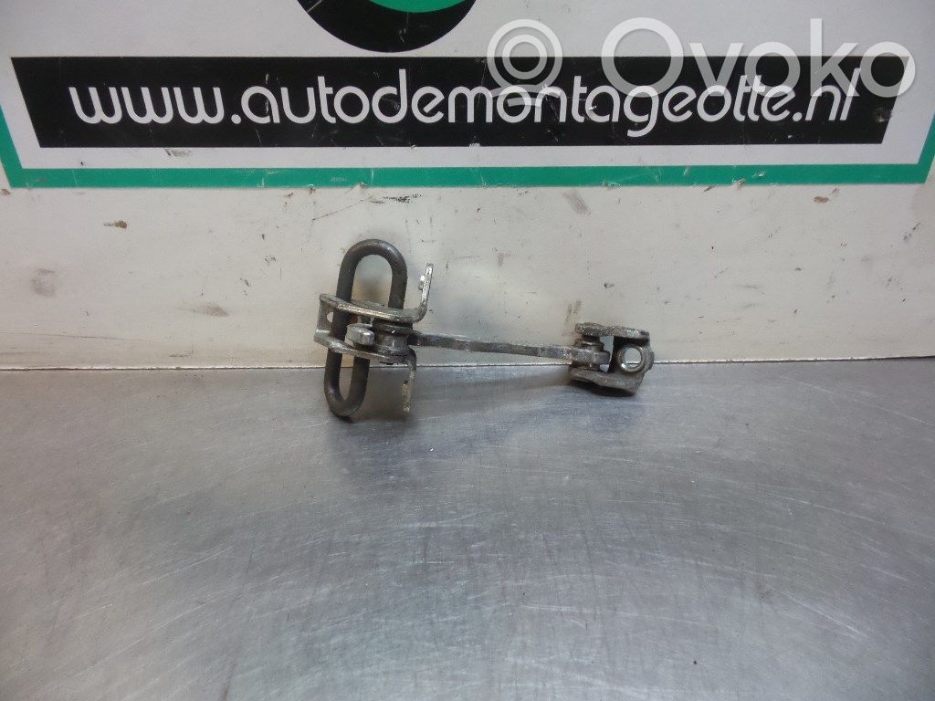 Opel Corsa C Takaoven lukon laukaisin 